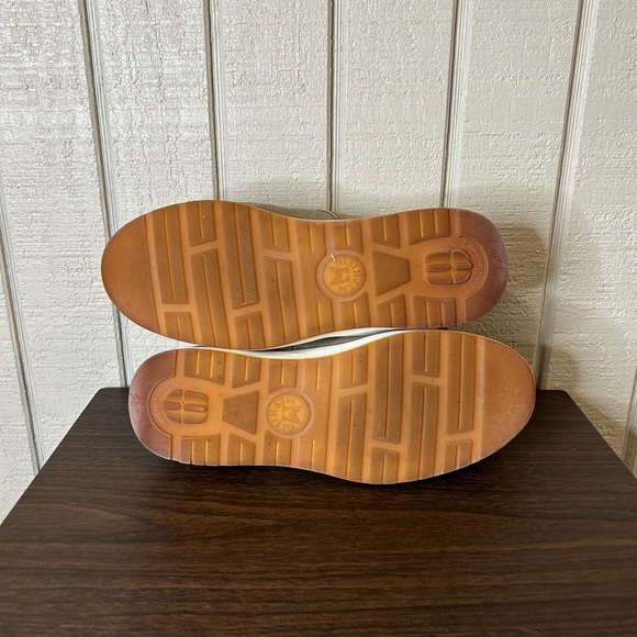 Mephisto Vito Perf Sneakers, size 10.5. - Picture 7 of 7